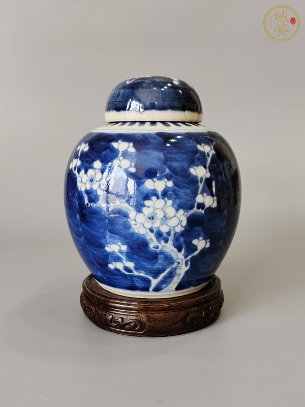 古玩陶瓷青花留白冰梅紋蓋罐真品鑒賞圖