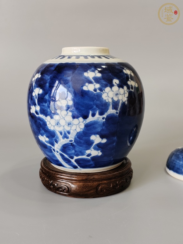 古玩陶瓷青花留白冰梅紋蓋罐真品鑒賞圖