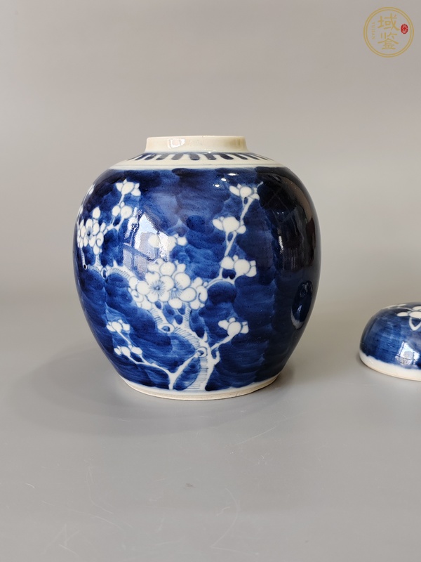 古玩陶瓷青花留白冰梅紋蓋罐真品鑒賞圖