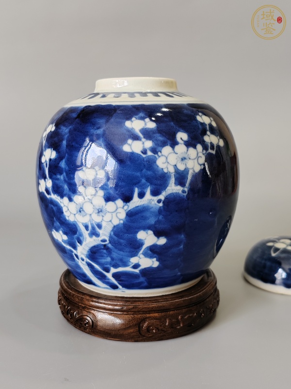 古玩陶瓷青花留白冰梅紋蓋罐真品鑒賞圖