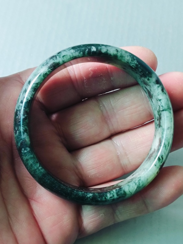 古玩玉器獨(dú)山玉手鐲拍賣，當(dāng)前價(jià)格198元