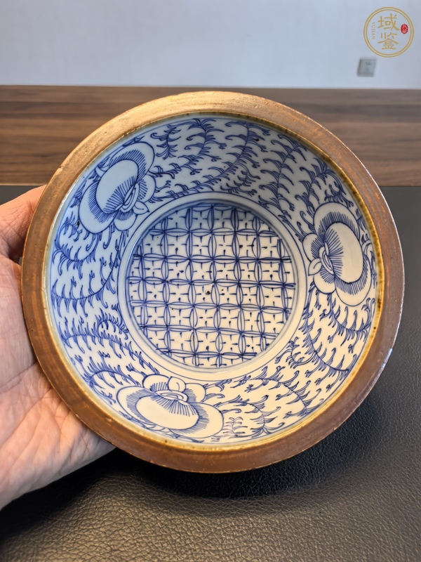 古玩陶瓷紫金釉青花纏枝蓮折沿盆真品鑒賞圖