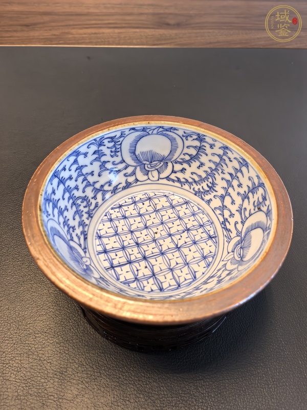 古玩陶瓷紫金釉青花纏枝蓮折沿盆真品鑒賞圖