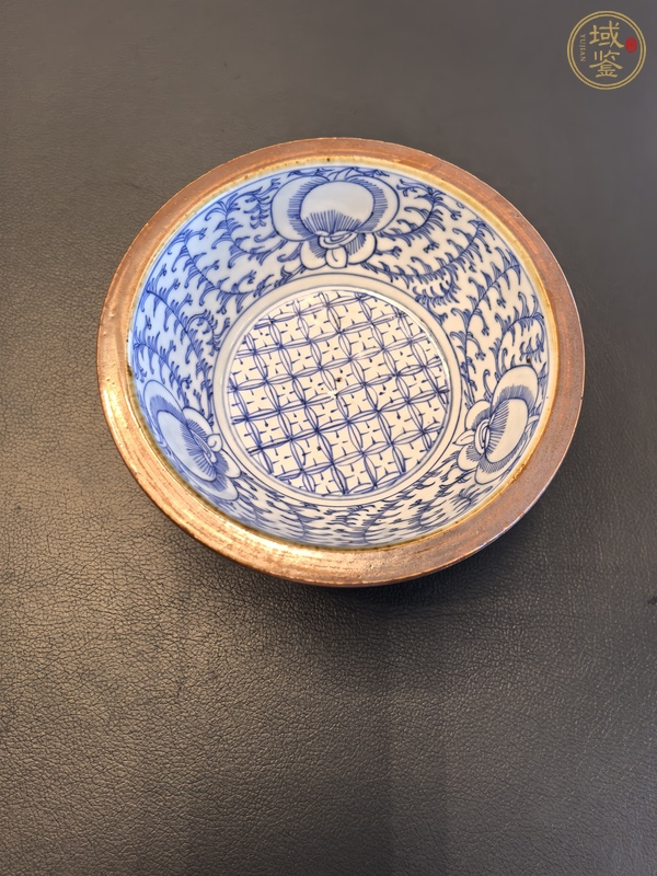 古玩陶瓷紫金釉青花纏枝蓮折沿盆真品鑒賞圖