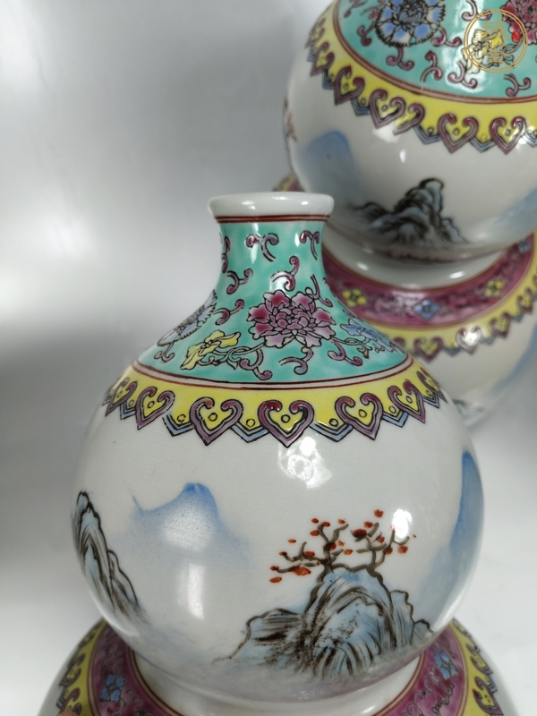 古玩陶瓷粉彩山水人物紋葫蘆瓶真品鑒賞圖