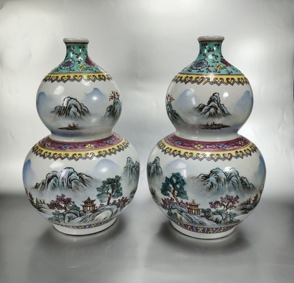 古玩轉賣粉彩山水人物紋葫蘆瓶（鏡像一對）拍賣，當前價格230元