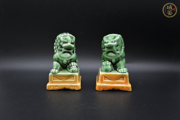 古玩陶瓷黃綠釉獅子擺件真品鑒賞圖