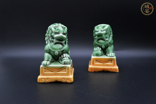古玩陶瓷黃綠釉獅子擺件真品鑒賞圖