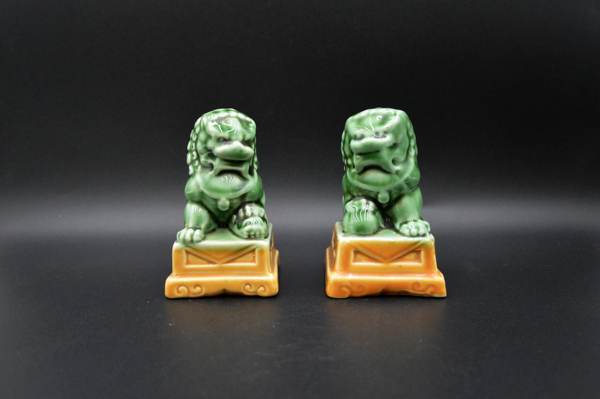 古玩轉(zhuǎn)賣【紫煙閣】黃綠釉獅子擺件拍賣，當(dāng)前價格999元