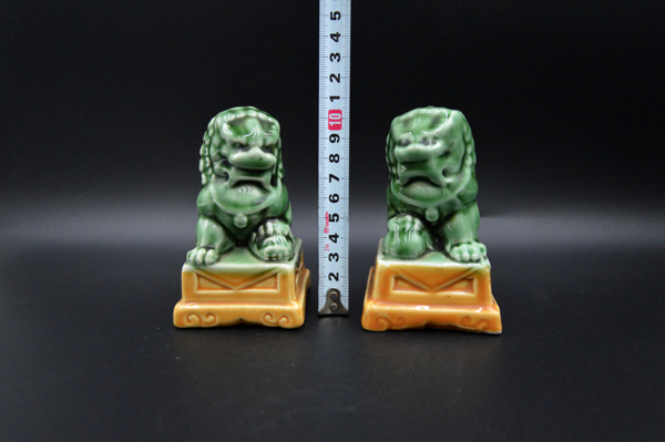 古玩陶瓷【紫煙閣】黃綠釉獅子擺件拍賣，當前價格899元