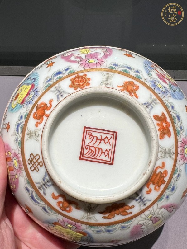 古玩陶瓷粉彩描金七珍八寶紋碗真品鑒賞圖