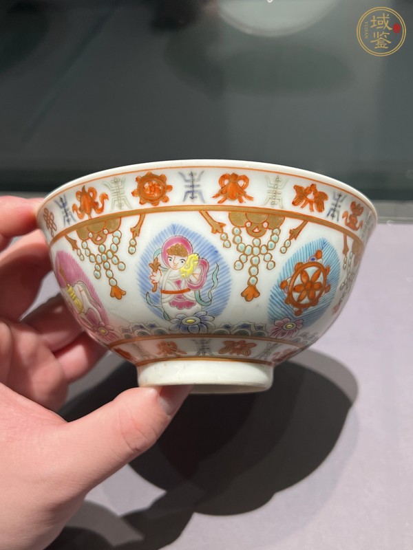 古玩陶瓷粉彩描金七珍八寶紋碗真品鑒賞圖