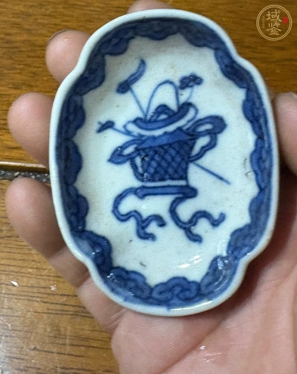 古玩陶瓷青花暗八仙紋海棠碟真品鑒賞圖