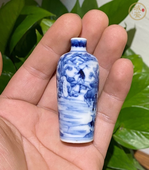 古玩陶瓷清晚期 青花人物紋鼻煙壺真品鑒賞圖