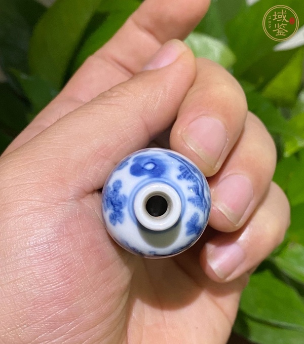 古玩陶瓷清晚期 青花人物紋鼻煙壺真品鑒賞圖
