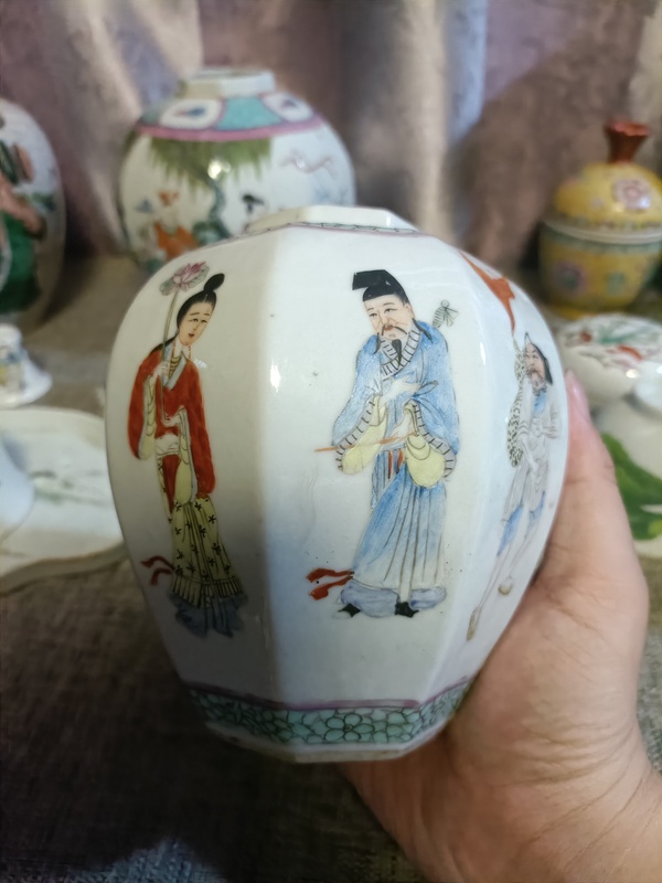 古玩轉(zhuǎn)賣民國(guó)粉彩八仙人物八方罐拍賣，當(dāng)前價(jià)格126元