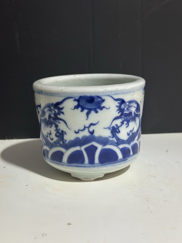 古玩轉賣龍紋青花三足筒式香爐拍賣，當前價格7680元