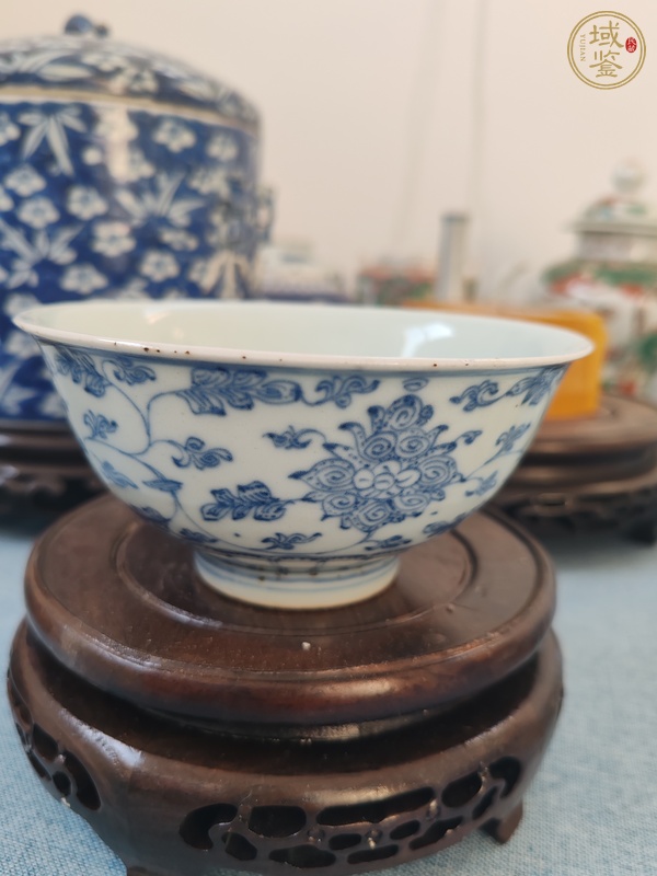 古玩陶瓷青花纏枝花卉紋碗真品鑒賞圖