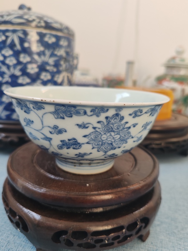 古玩轉賣清中期青花纏枝花卉紋碗拍賣,當前價格286元