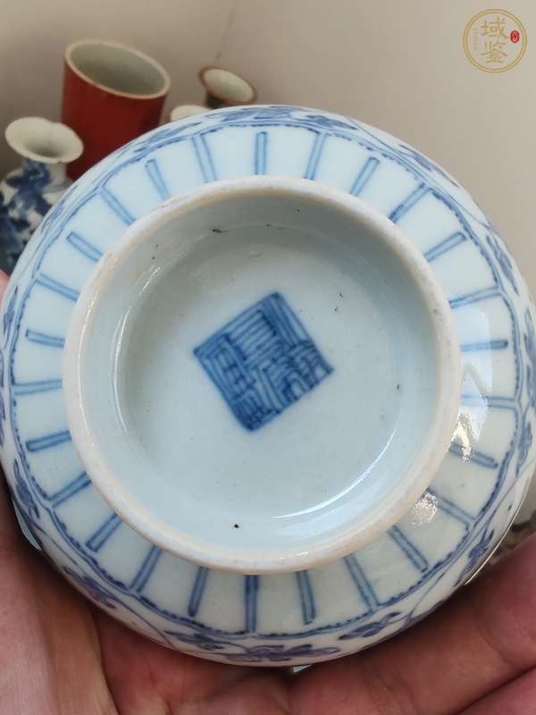 古玩陶瓷青花纏枝花卉紋碗真品鑒賞圖