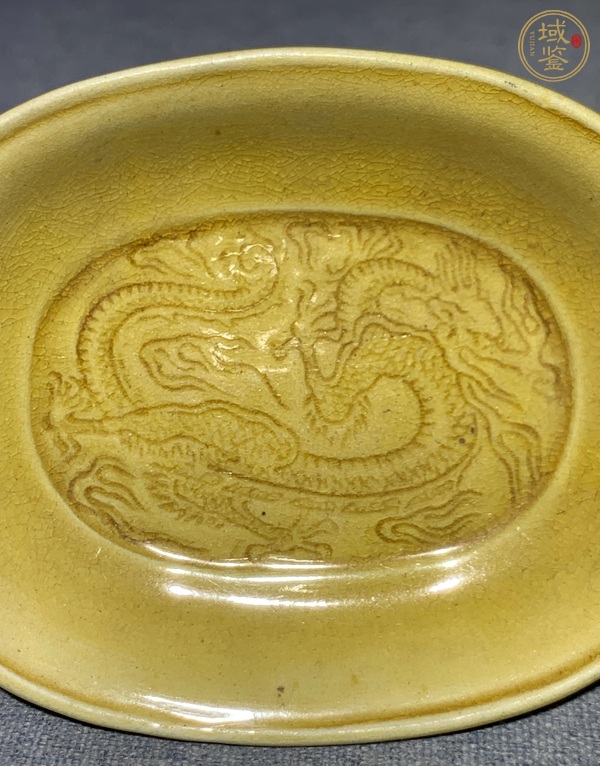 古玩陶瓷黃釉龍紋碟真品鑒賞圖
