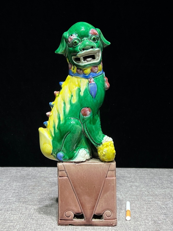 古玩轉賣素三彩獅子瓷塑拍賣，當前價格7680元