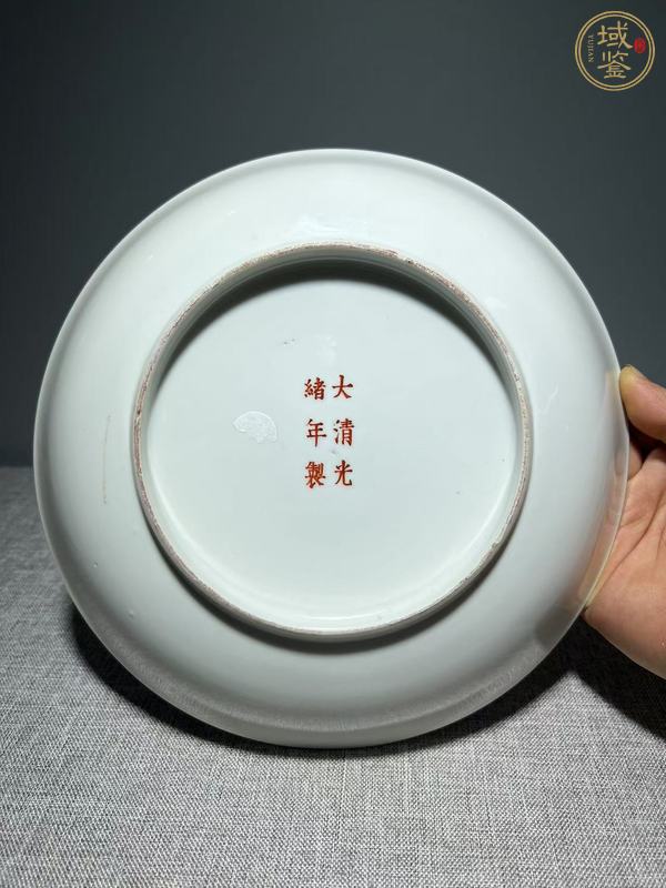古玩陶瓷胭脂紅壓道開窗花卉紋臥盤真品鑒賞圖