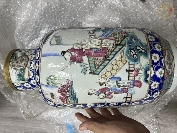 古玩陶瓷人物紋粉彩瓶真品鑒賞圖