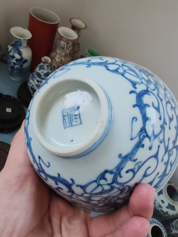 古玩陶瓷清中期青花纏枝蓮紋碗拍賣,當前價格1080元