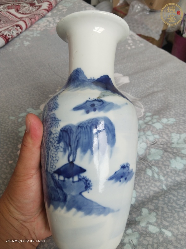 古玩陶瓷山水紋青花瓶真品鑒賞圖