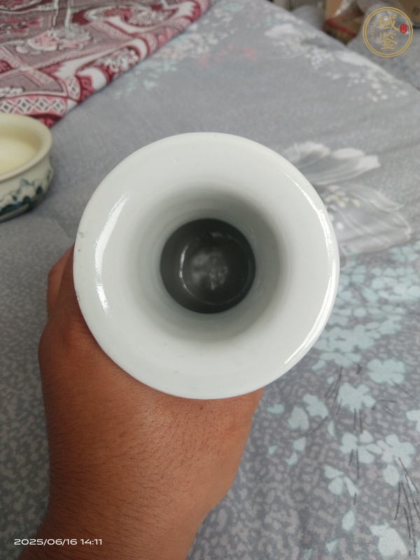 古玩陶瓷山水紋青花瓶真品鑒賞圖