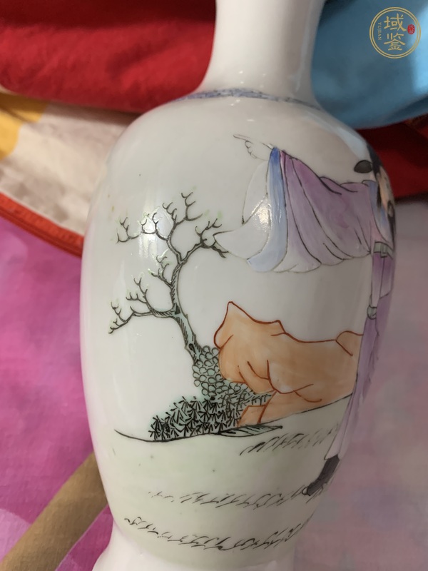 古玩陶瓷粉彩人物故事紋撇口瓶真品鑒賞圖