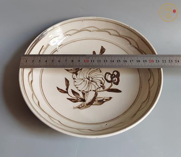 古玩陶瓷磁州窯花卉紋盤真品鑒賞圖