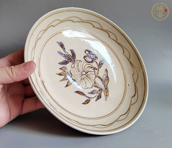 古玩陶瓷磁州窯花卉紋盤真品鑒賞圖