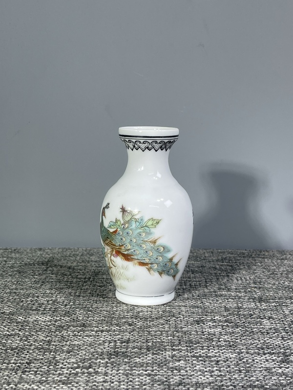 古玩陶瓷民國(guó)至創(chuàng)匯.粉彩孔雀花卉紋盤口瓶拍賣，當(dāng)前價(jià)格199元