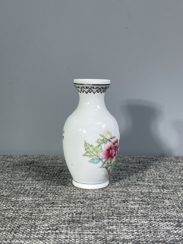 古玩陶瓷民國(guó)至創(chuàng)匯.粉彩孔雀花卉紋盤口瓶拍賣，當(dāng)前價(jià)格199元