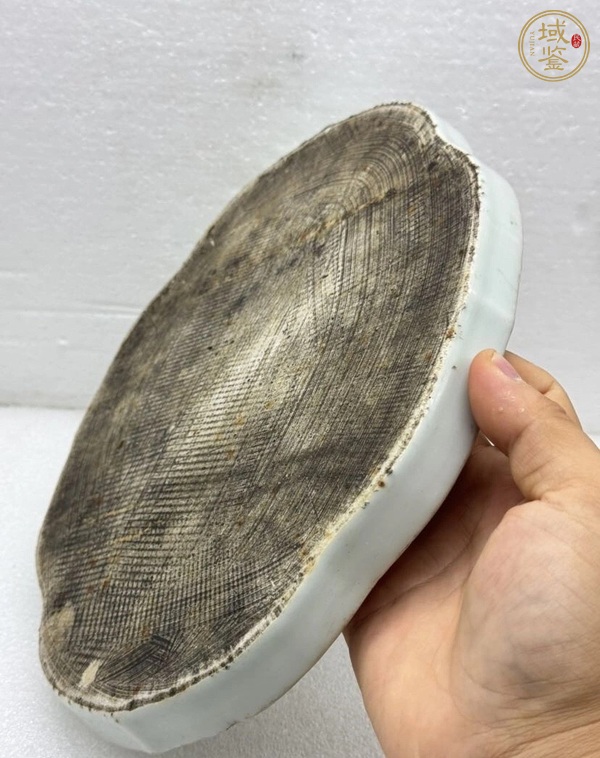 古玩陶瓷清晚期 淺絳彩人物紋海棠型茶盤真品鑒賞圖
