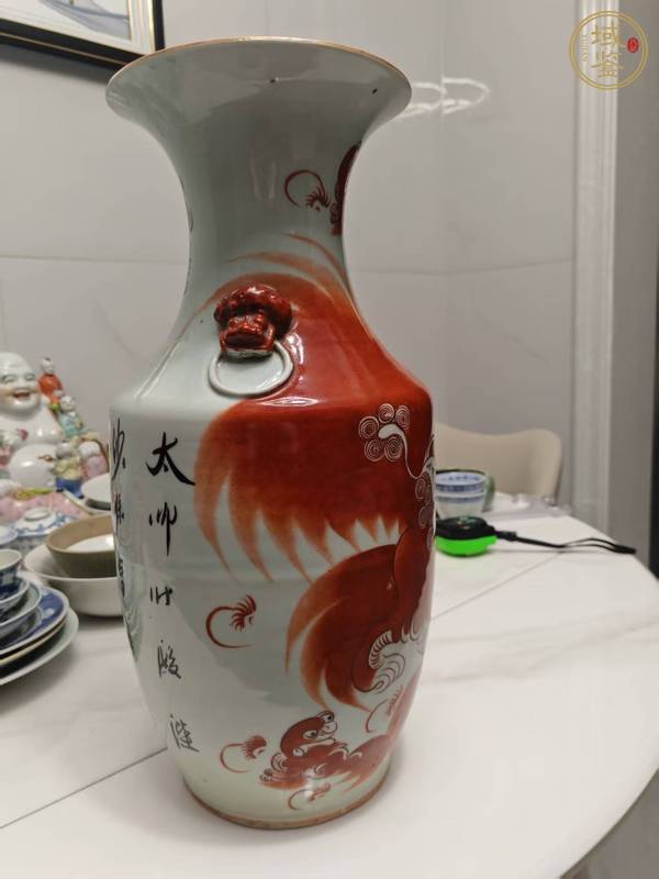 古玩陶瓷油紅彩太師少保圖撇口瓶真品鑒賞圖