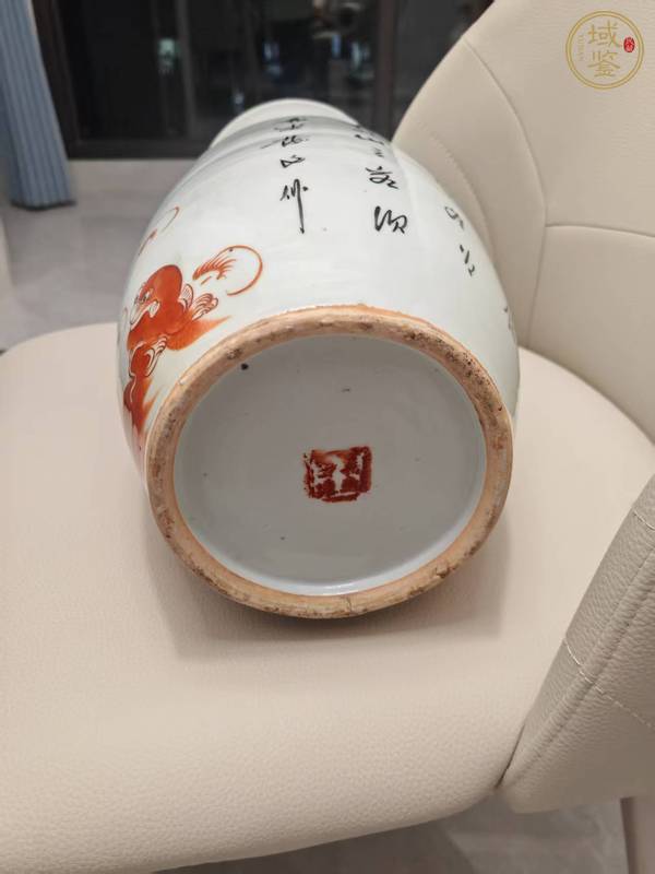 古玩陶瓷油紅彩太師少保圖撇口瓶真品鑒賞圖