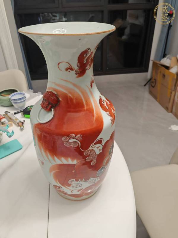 古玩陶瓷油紅彩太師少保圖撇口瓶真品鑒賞圖