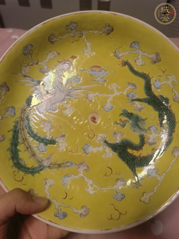 古玩陶瓷龍鳳紋粉彩盤真品鑒賞圖