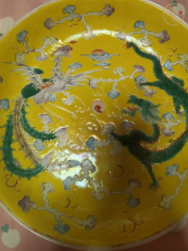 古玩陶瓷龍鳳紋粉彩盤真品鑒賞圖