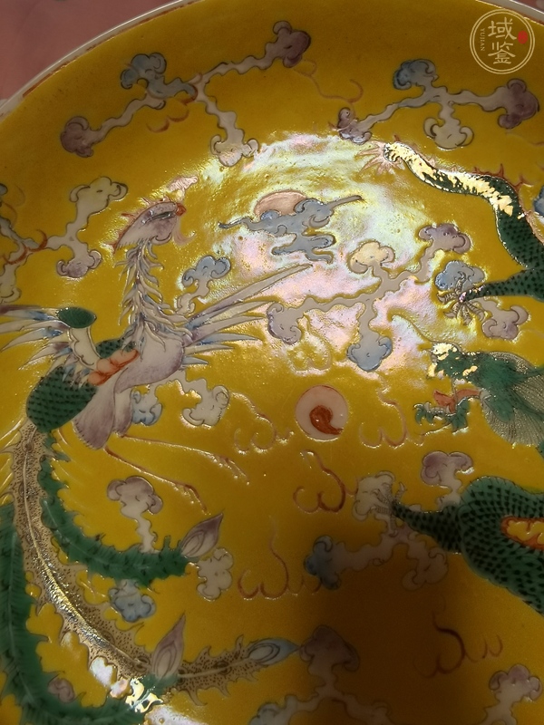 古玩陶瓷龍鳳紋粉彩盤真品鑒賞圖