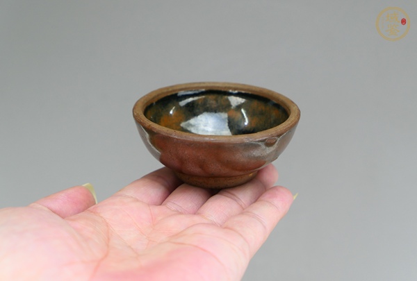 古玩陶瓷窯變黑釉茶盞真品鑒賞圖