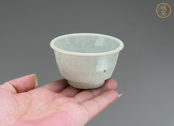 古玩陶瓷龍泉青瓷唇口杯真品鑒賞圖