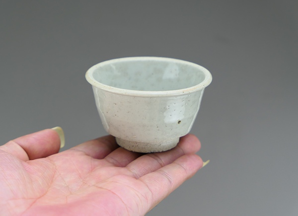 古玩陶瓷明代.龍泉窯青瓷月白釉唇口杯拍賣,當前價格33元