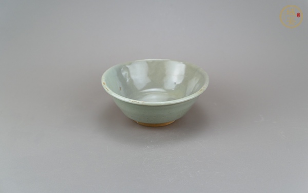 古玩陶瓷龍泉青瓷唇口碗真品鑒賞圖