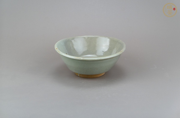 古玩陶瓷龍泉青瓷唇口碗真品鑒賞圖