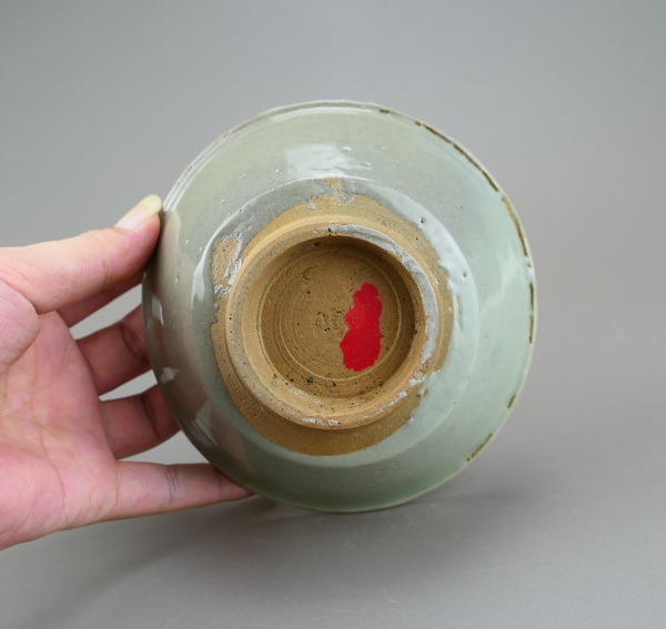 古玩陶瓷明代.龍泉窯青瓷唇口碗拍賣,當(dāng)前價格1元