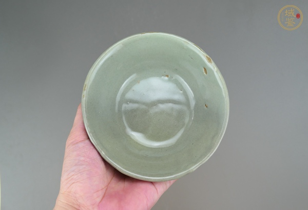 古玩陶瓷龍泉青瓷唇口碗真品鑒賞圖